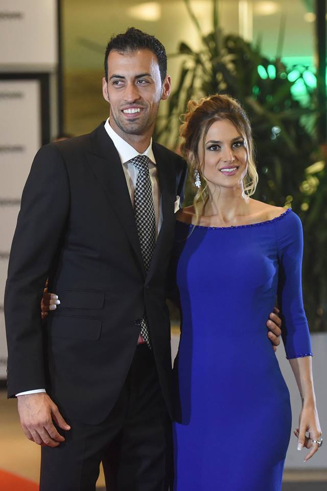 Defensive midfielder Sergio Busquets cozying up with girlfriend Elena ...